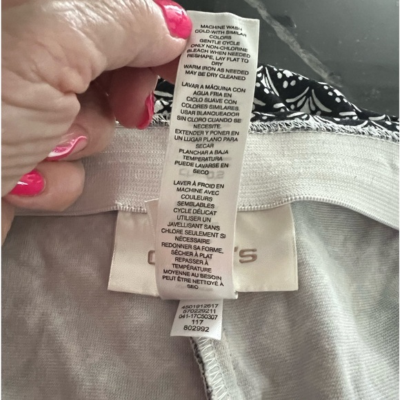 Chicos, black and white tapered ankle pants in Chico’s size 2.5 - Picture 12 of 14